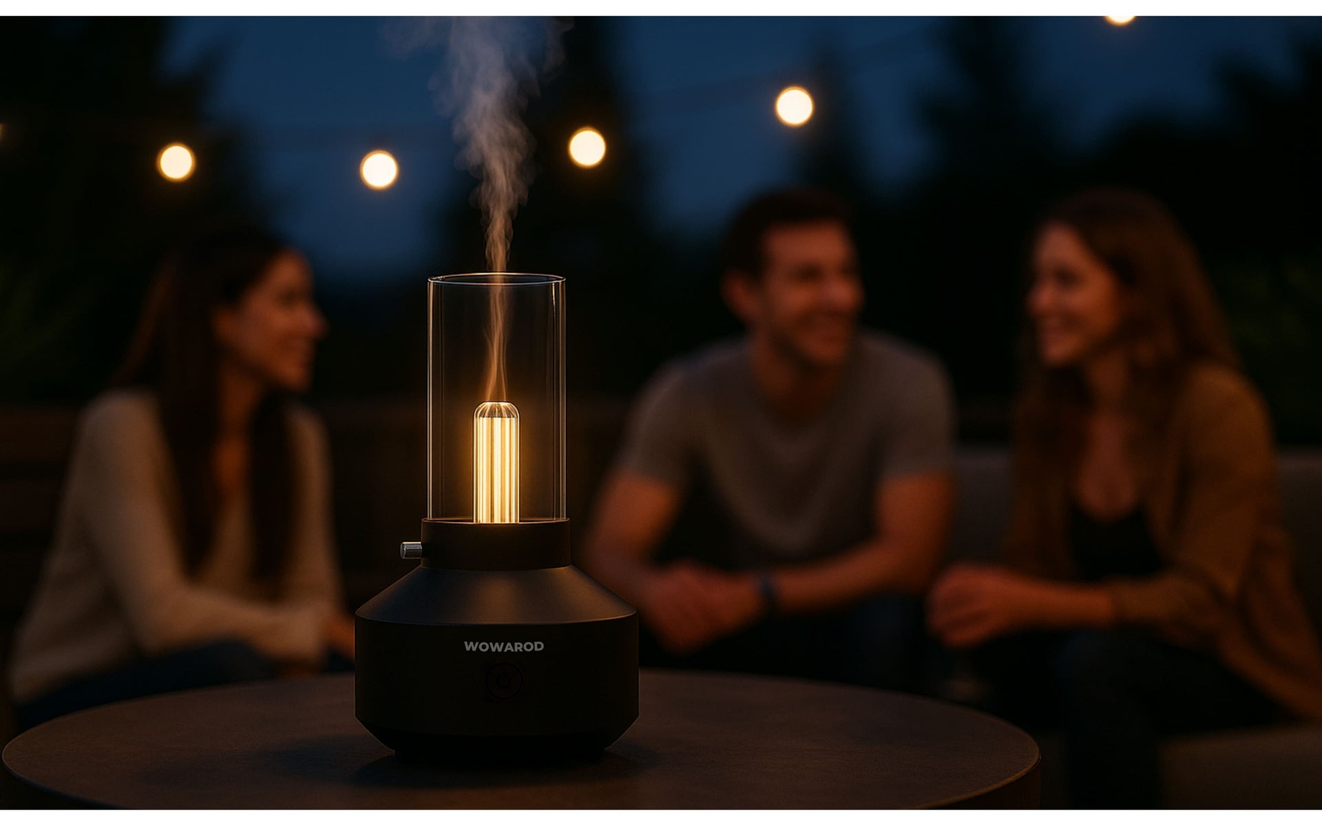 LUMIO | Humidificador retro con luz ambiental cálida en exterior nocturno – Retro humidifier with warm ambient light outdoors at night